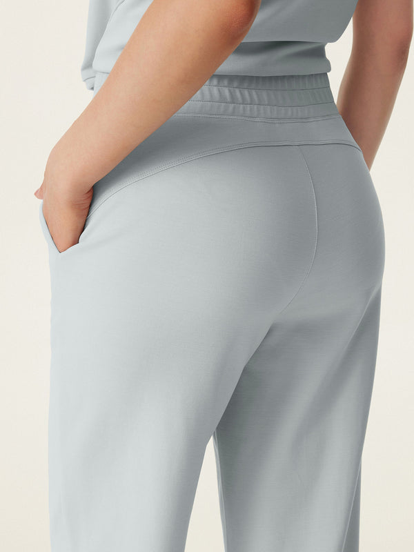 Mid Rise Pull-on Tapered Pant with Pockets